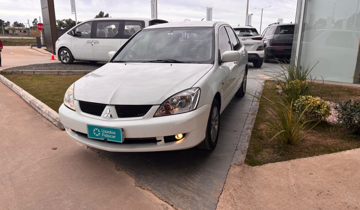 Mitsubishi Lancer 1.6 GLX - 2011 Mitsubishi Lancer 1.6 GLX - 2011