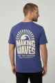 Remera m/c estampada Making Waves AZUL MARINO