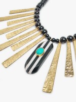 Collar Corto Con Cuentas Y Barras negro