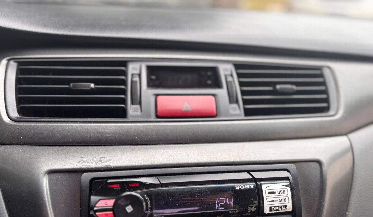 Mitsubishi Lancer 1.6 GLX - 2011 Mitsubishi Lancer 1.6 GLX - 2011