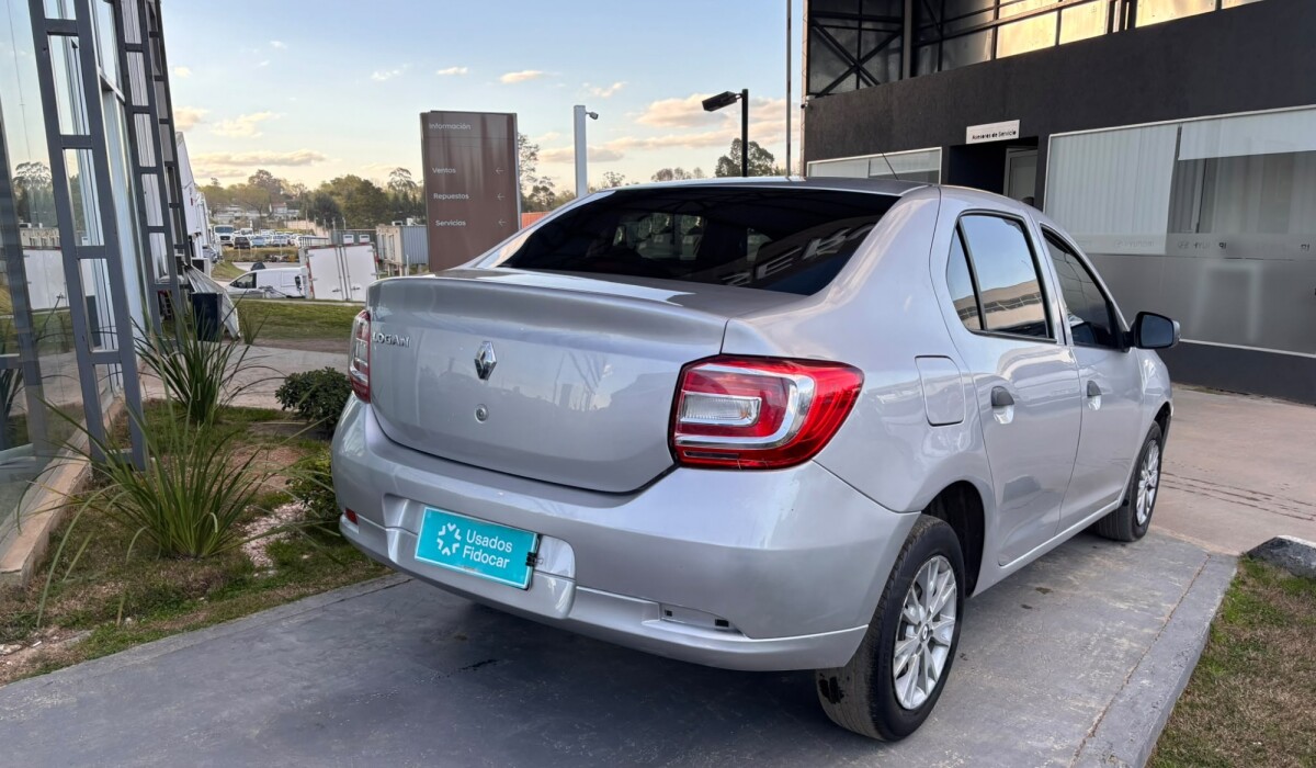 Renault Logan Authentique 1,6 - 2018 Renault Logan Authentique 1,6 - 2018