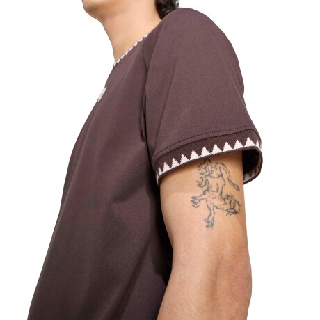 Remera adidas Chest Coffee
