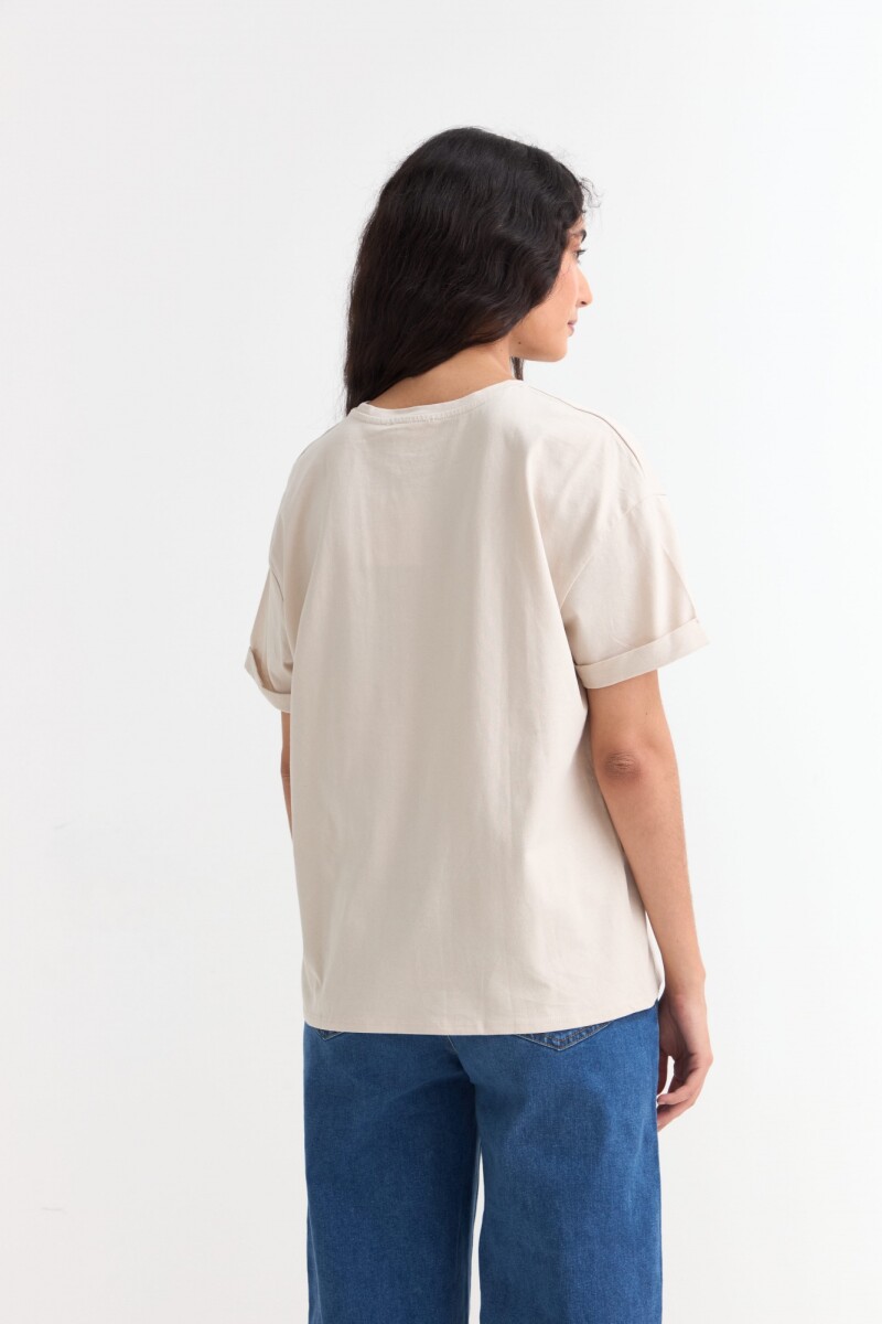 Remera m/c estampada colección Urbana CRUDO