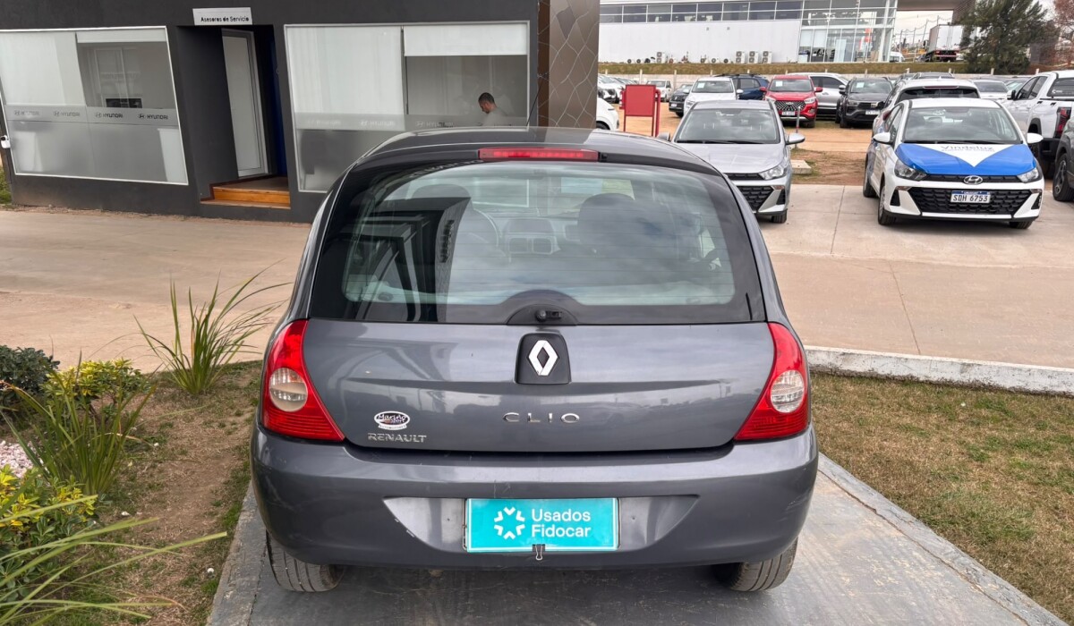 Renault Clio Authentique 1.2 - 2012 Renault Clio Authentique 1.2 - 2012