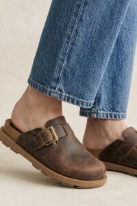 Zueco Cuero Chocolate