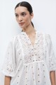 Blusa bordada con broderie blanco