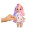 Rainbow High Muñeca Violeta con Kit de Aerógrafo, Rotuladores Arco Iris Lavables Rainbow High Muñeca Violeta con Kit de Aerógrafo, Rotuladores Arco Iris Lavables