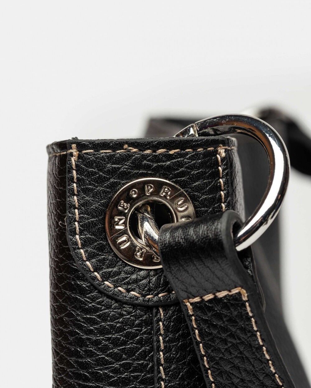Cartera al hombro Anya en cuero graneado Negro