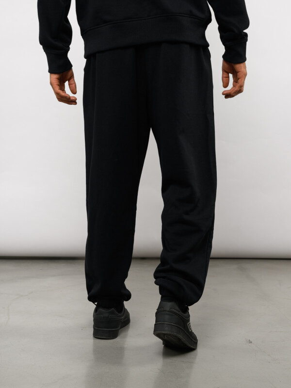 PANTALÓN JOGGER ICONIC Umbro Hombre 002