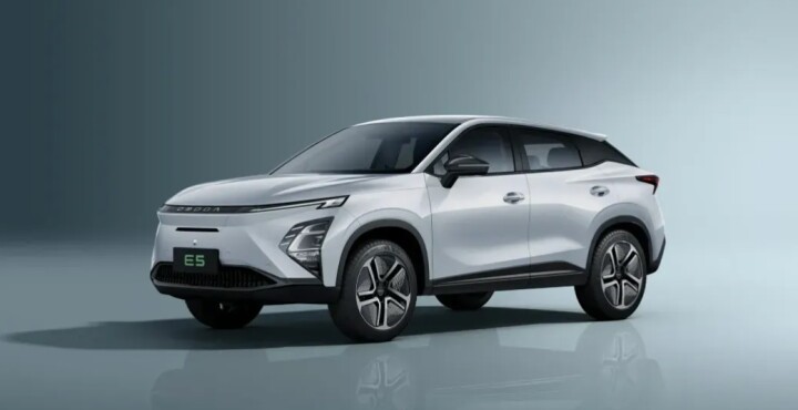 Omoda E5 2026: más conectividad y 450 km de autonomía para el eléctrico chino
