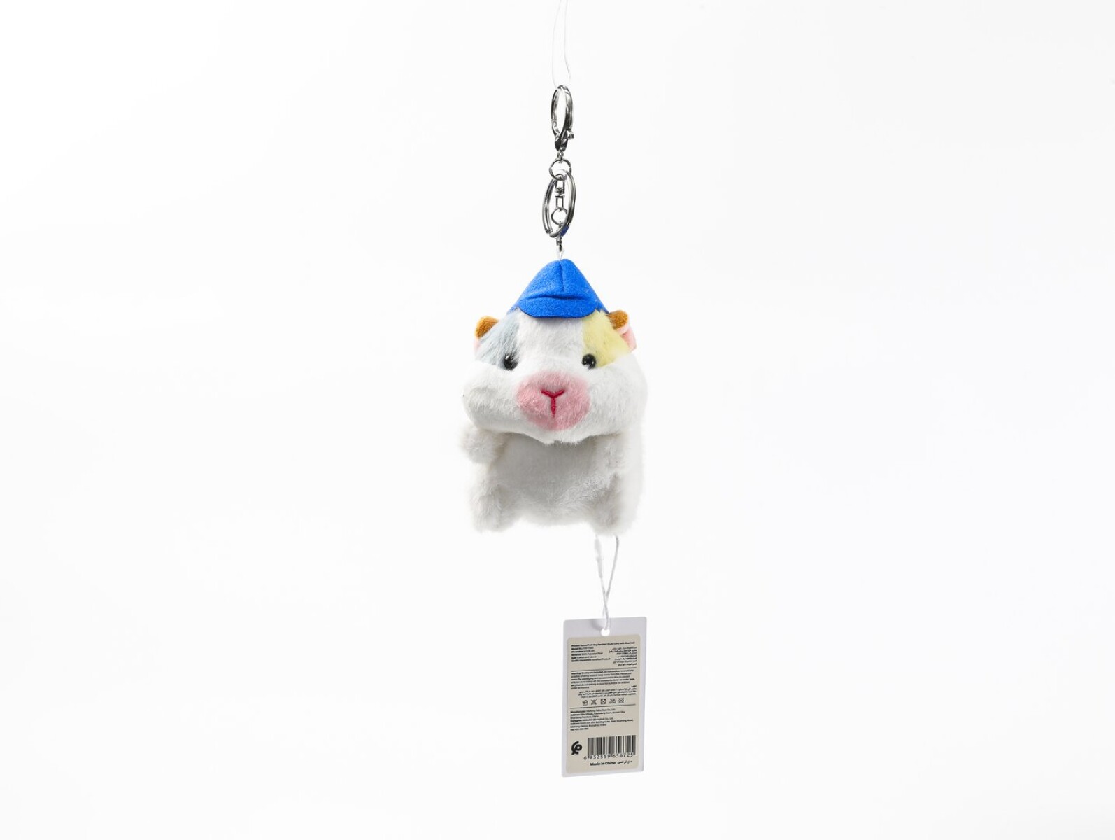 COLGANTE DE MOCHILA PELUCHE CARPINCHO CON GORRA AZUL 