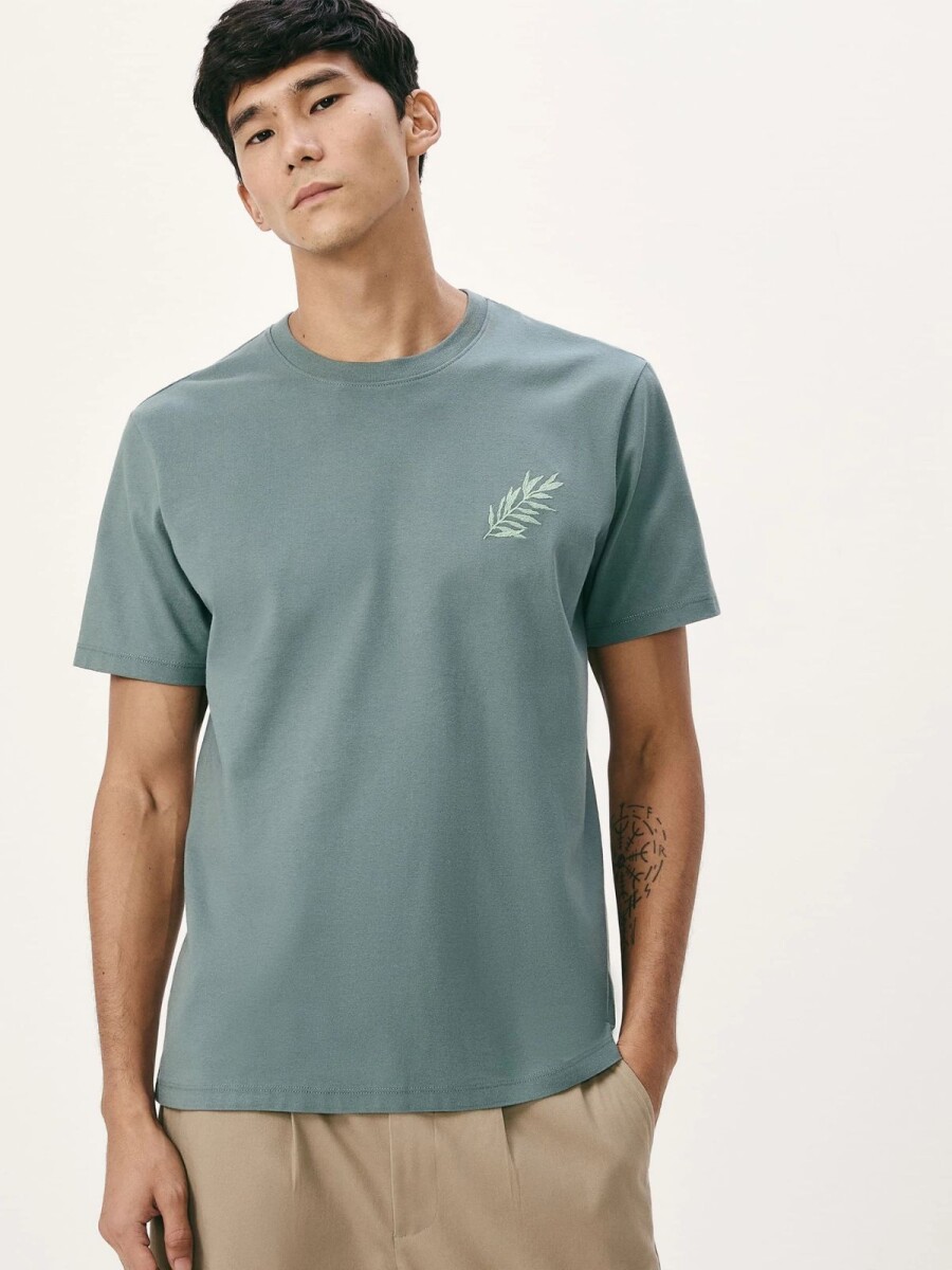 CAMISETA CON ESTAMPA MODELO REGULAR - VERDE 