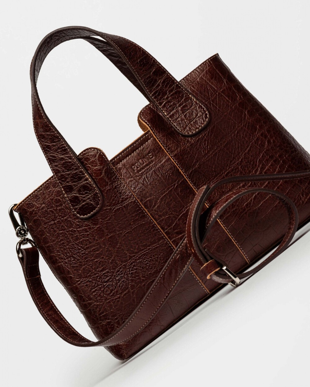 Cartera de Mano The Braided En Cuero Grabado Croco Red Tabaco