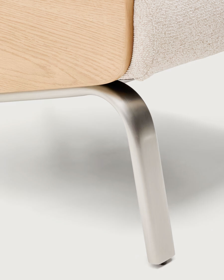 Butaca Amsen beige de contrachapado de roble y patas de acero inoxidable cepillado Butaca Amsen beige de contrachapado de roble y patas de acero inoxidable cepillado
