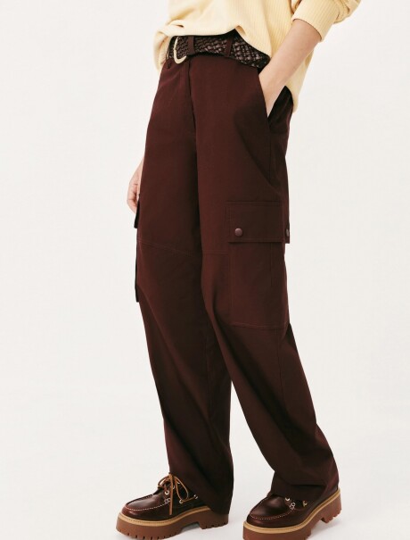 PANTALÓN RECTO CON BOLSILLOS ROJO