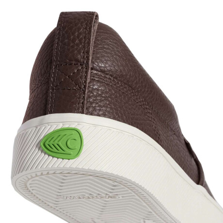 Championes Cariuma Slip On Marrón