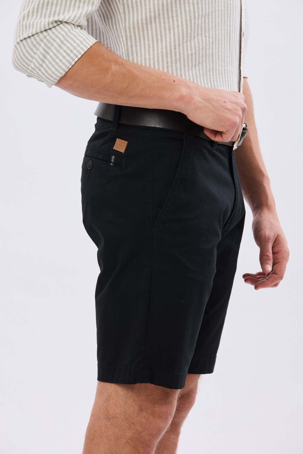 BERMUDA CLASICA CON ELASTANO Negro