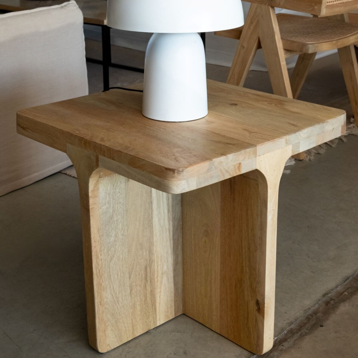 Mesa lateral, Mango 