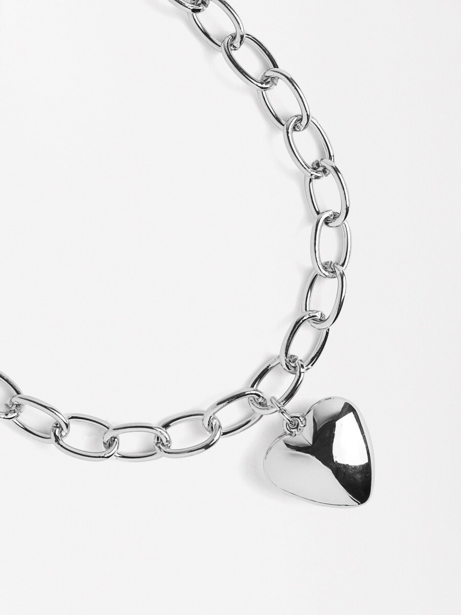 Collar Corto Con Eslabones Corazón plateado