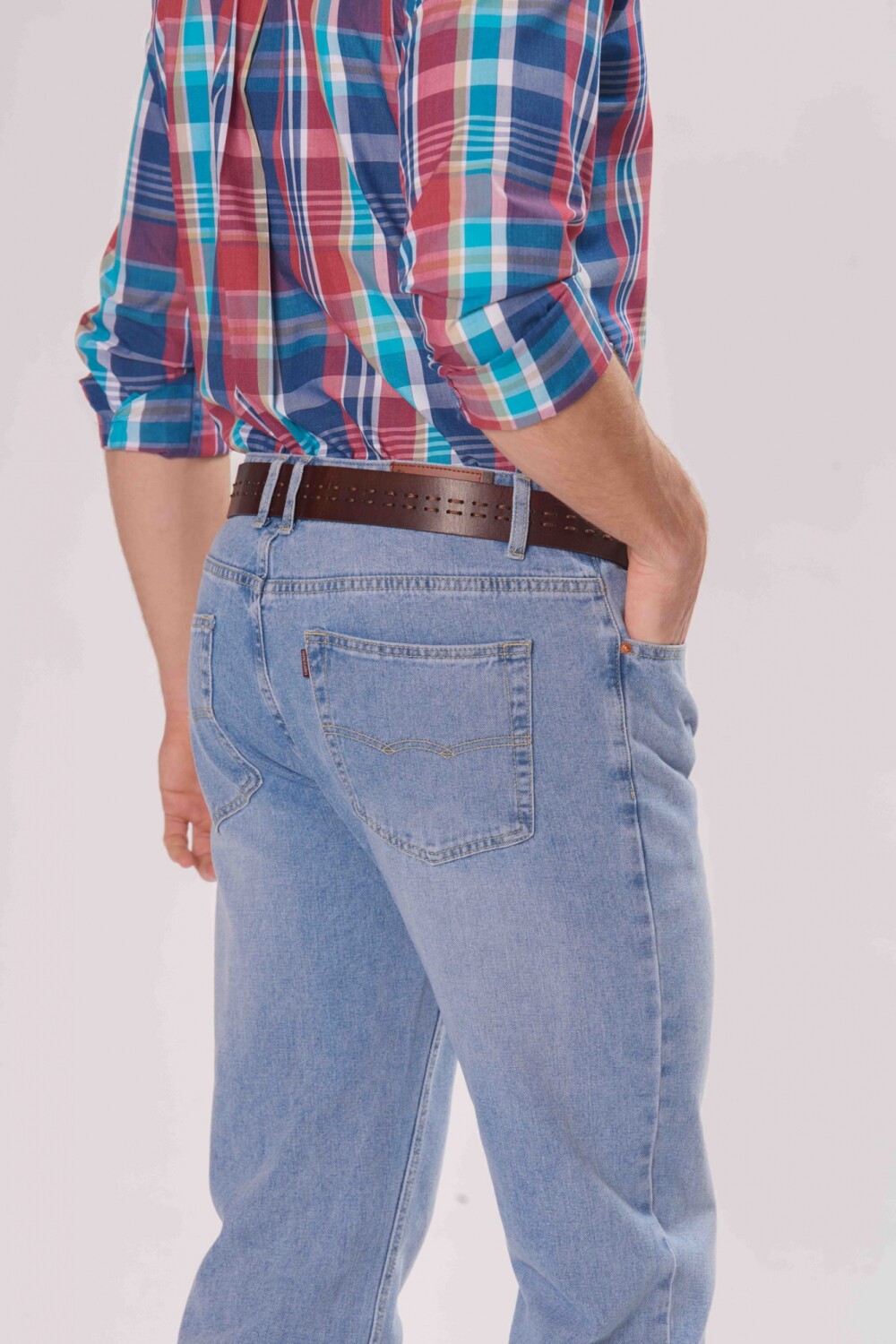 PANTALÓN DE JEAN CLÁSICO Celeste