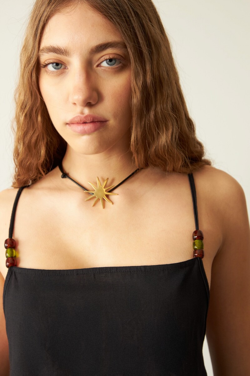 Vestido corto con piedras negro