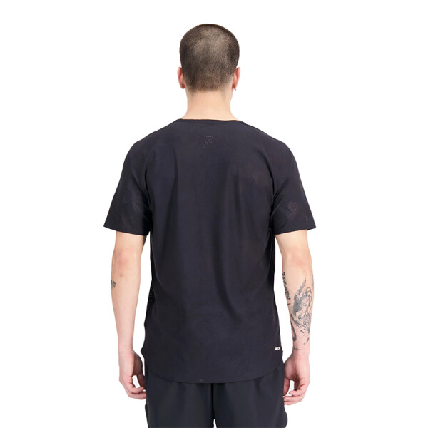 Remera New Balance Q Speed Negro
