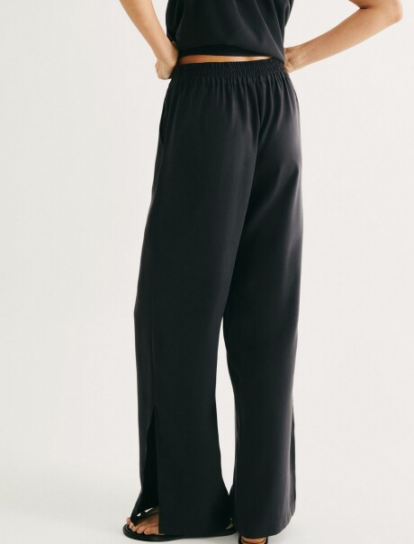 CALZA RECTA CON BOLSILLOS NEGRO