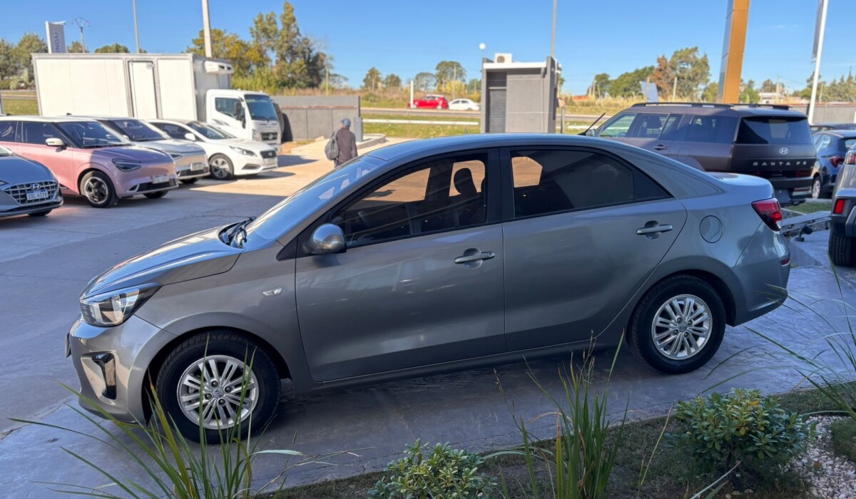 Kia Motors Soluto EX Plus - 2020 Kia Motors Soluto EX Plus - 2020