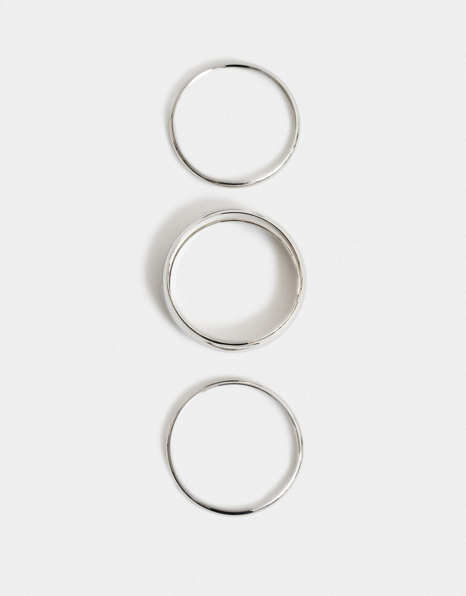 Set De Pulseras Rígidas Plateadas 