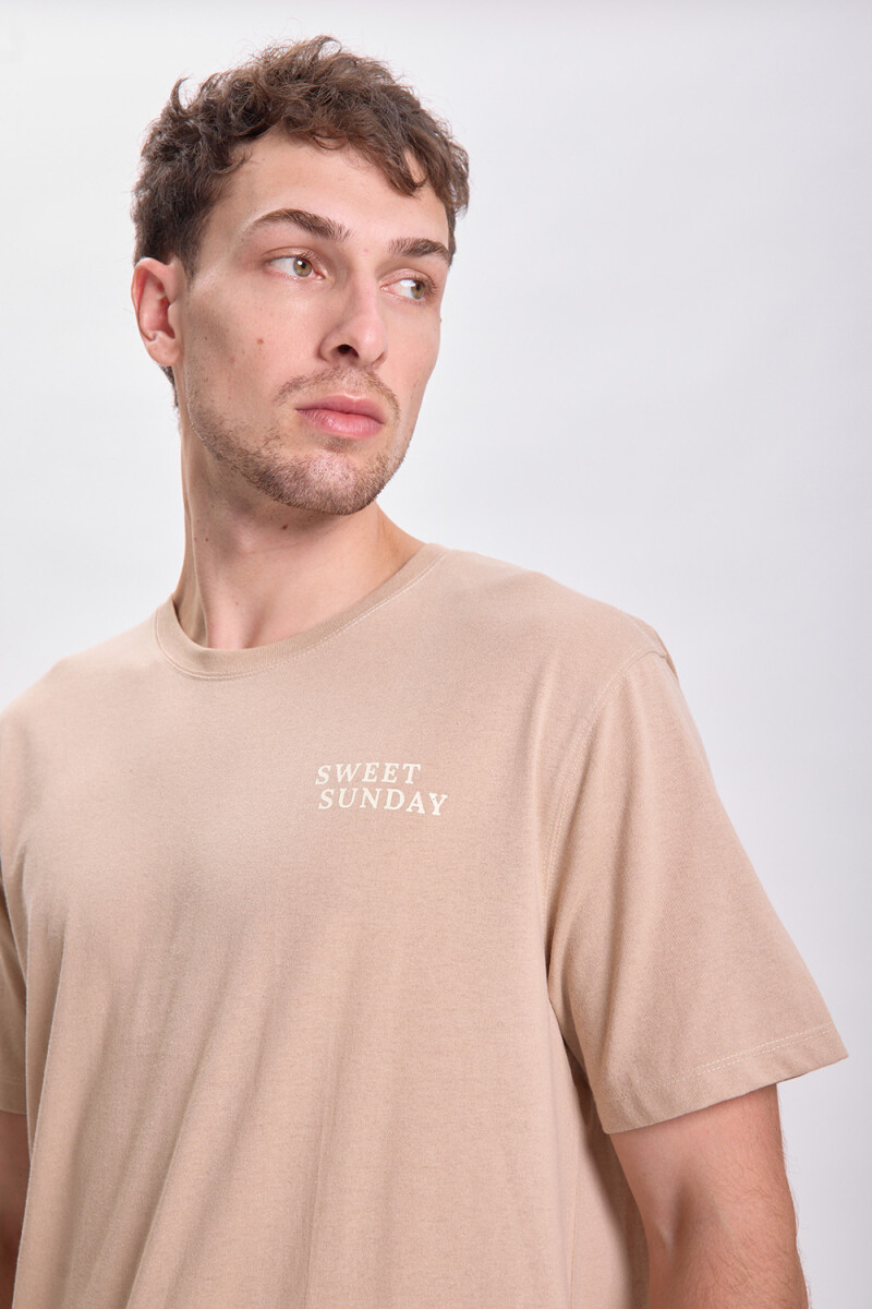 Remera estampa Hongos Tostado