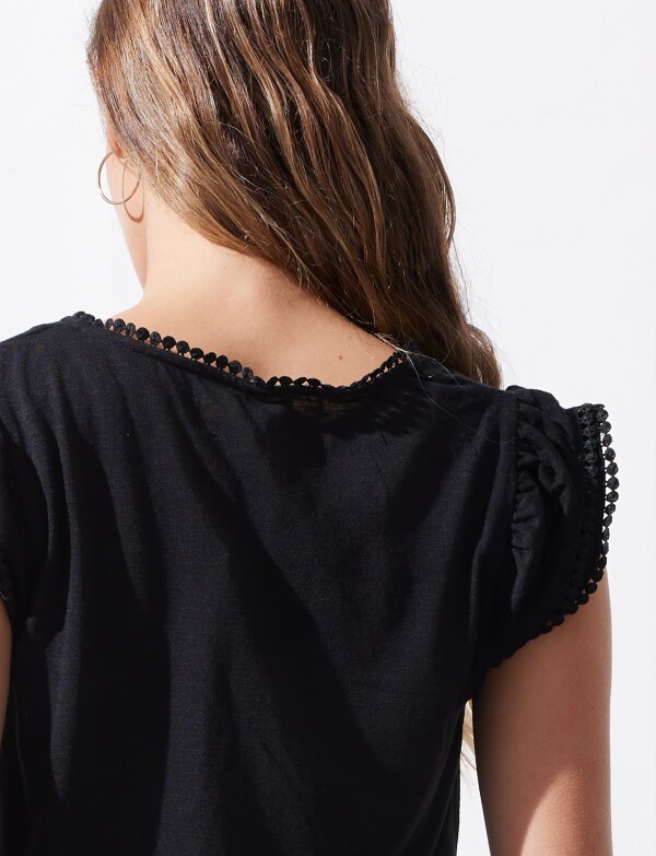 Remera Puntilla NEGRO