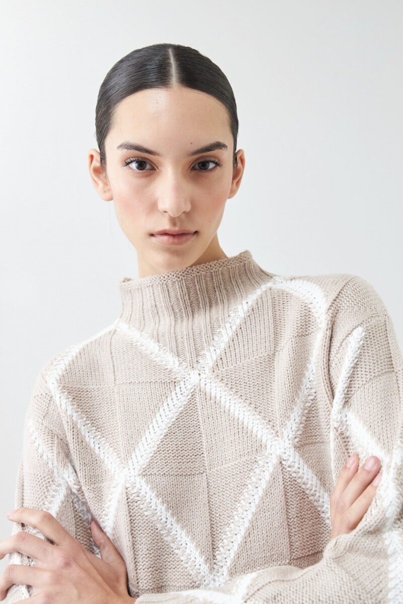 Polera con rombos en contraste beige melange