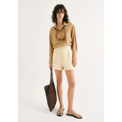 SHORTS FEM AMARELO CLARO