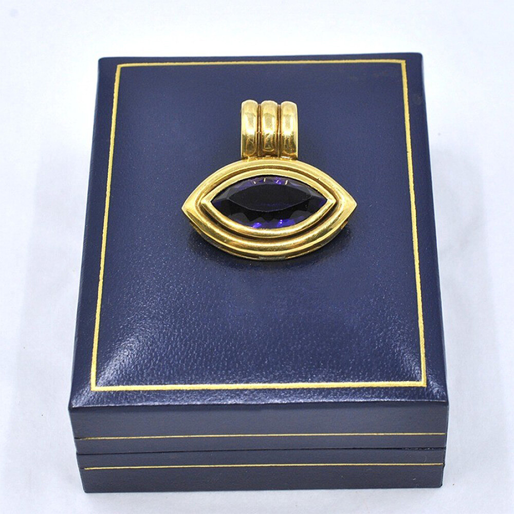 Dije en Oro 18 K Y Amatista Dije en Oro 18 K Y Amatista