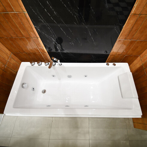 Bañera Con Hidromasaje Blanco Autoportante 1700X750X550 Basico 6 Jets Gdes C/Grif Izq Motor 1.5 BLANCO
