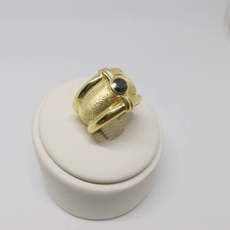 Anillo de oro 18k con zafiro Anillo de oro 18k con zafiro