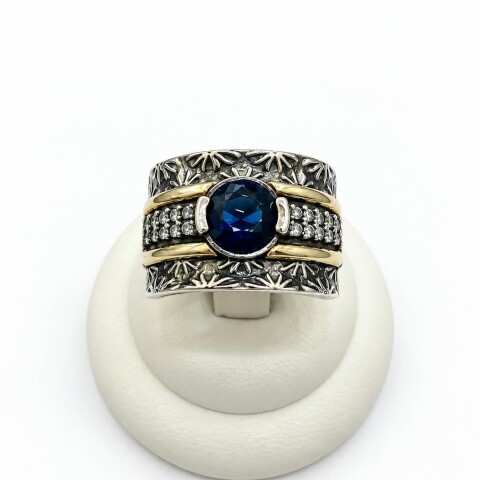 Anillo con zirconia azul Anillo con zirconia azul