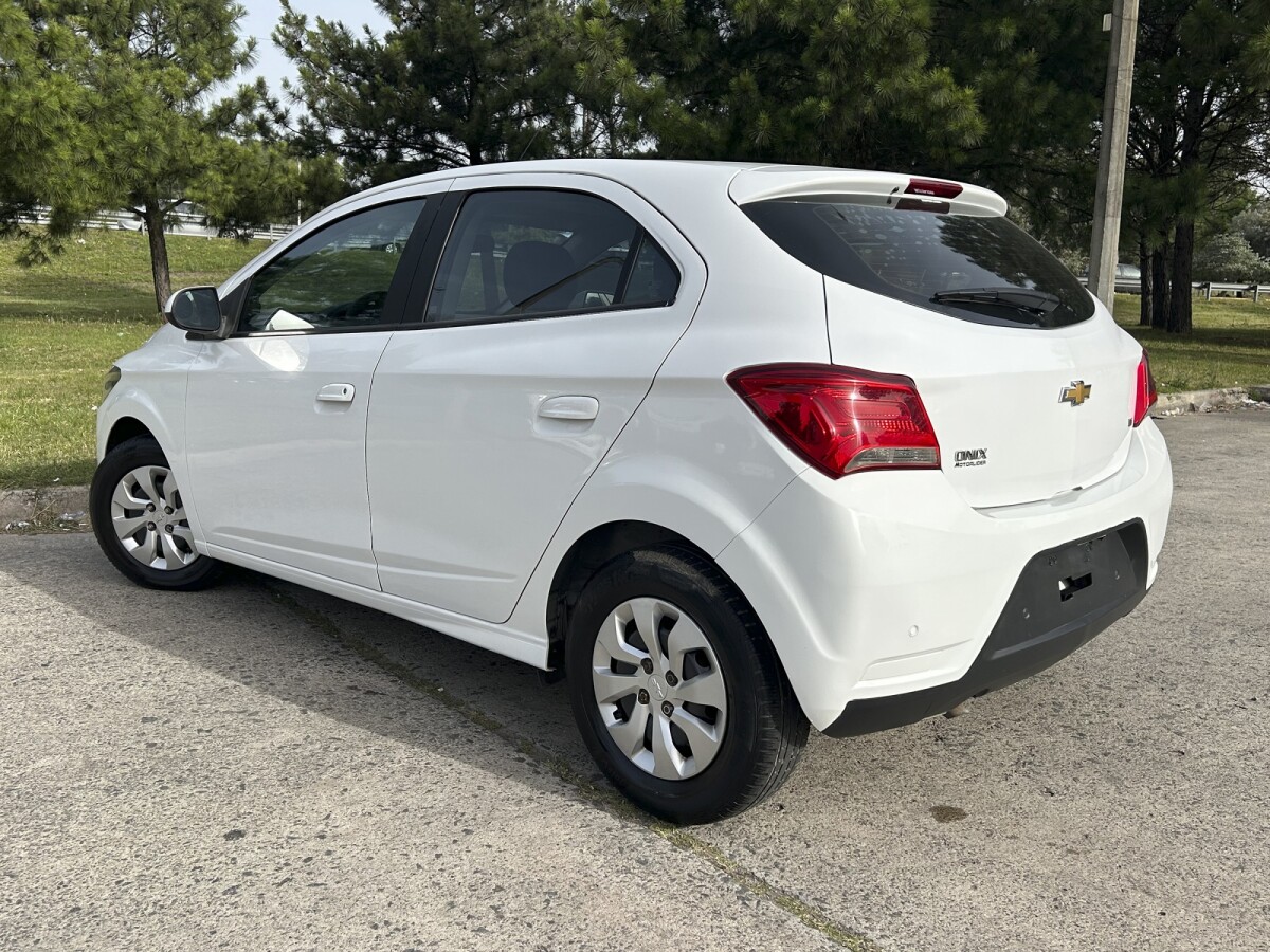 Chevrolet Onix Lt 2019 EXCELENTE ESTADO!| Permuta / Financia Chevrolet Onix Lt 2019 EXCELENTE ESTADO!| Permuta / Financia