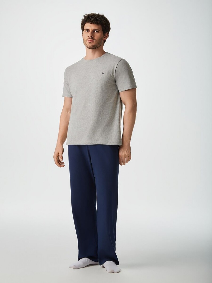 PIJAMA CON PANTALÓN LARGO Y BORDADO - GRIS 