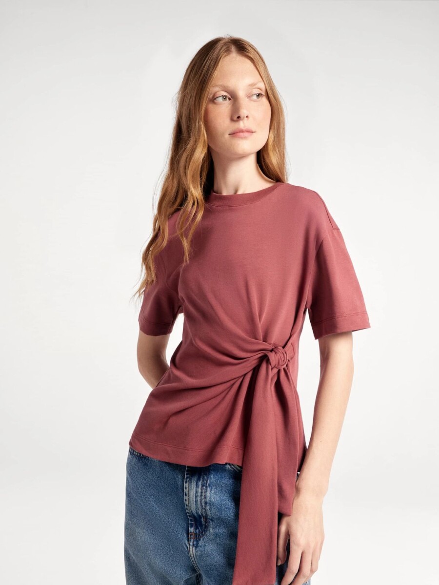 BLUSA CON DETALLE DE LAZO - BORDEAUX 