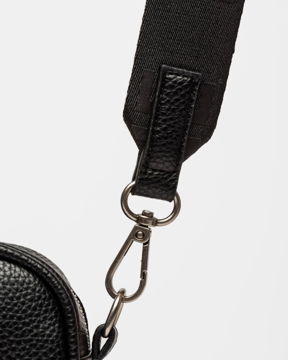 Mini Bag Adisa En Efecto Cuero Graneado Negro
