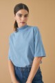 Remera con cuello media polera azul piedra