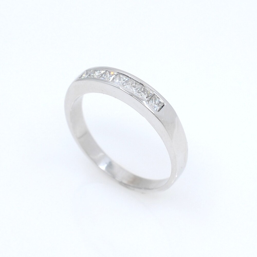 Anillo en oro 18k blanco y brillantes Anillo en oro 18k blanco y brillantes