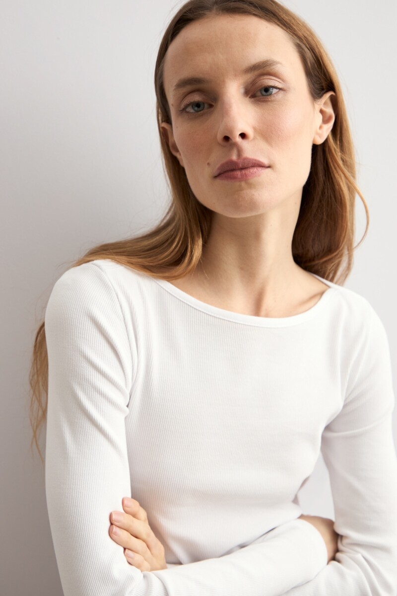 Remera escote bote blanco