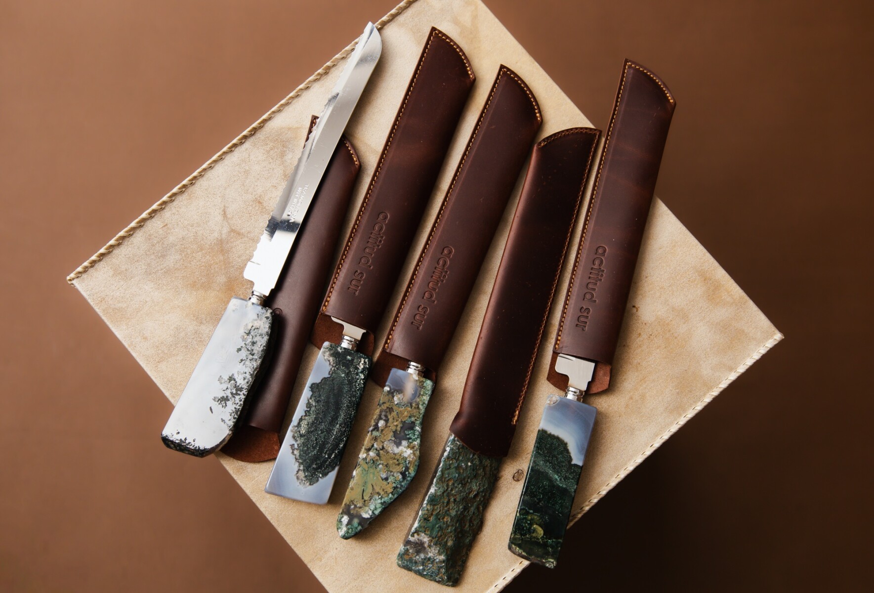 Rustic Stone Bread Knife - Verde 