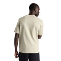 Remera New Balance de Hombre -Reimagined Graphic- MT51506OVN OLIVINE