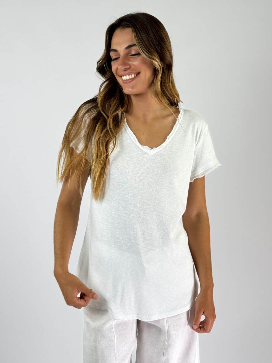 REMERA AKIRA - BLANCO 
