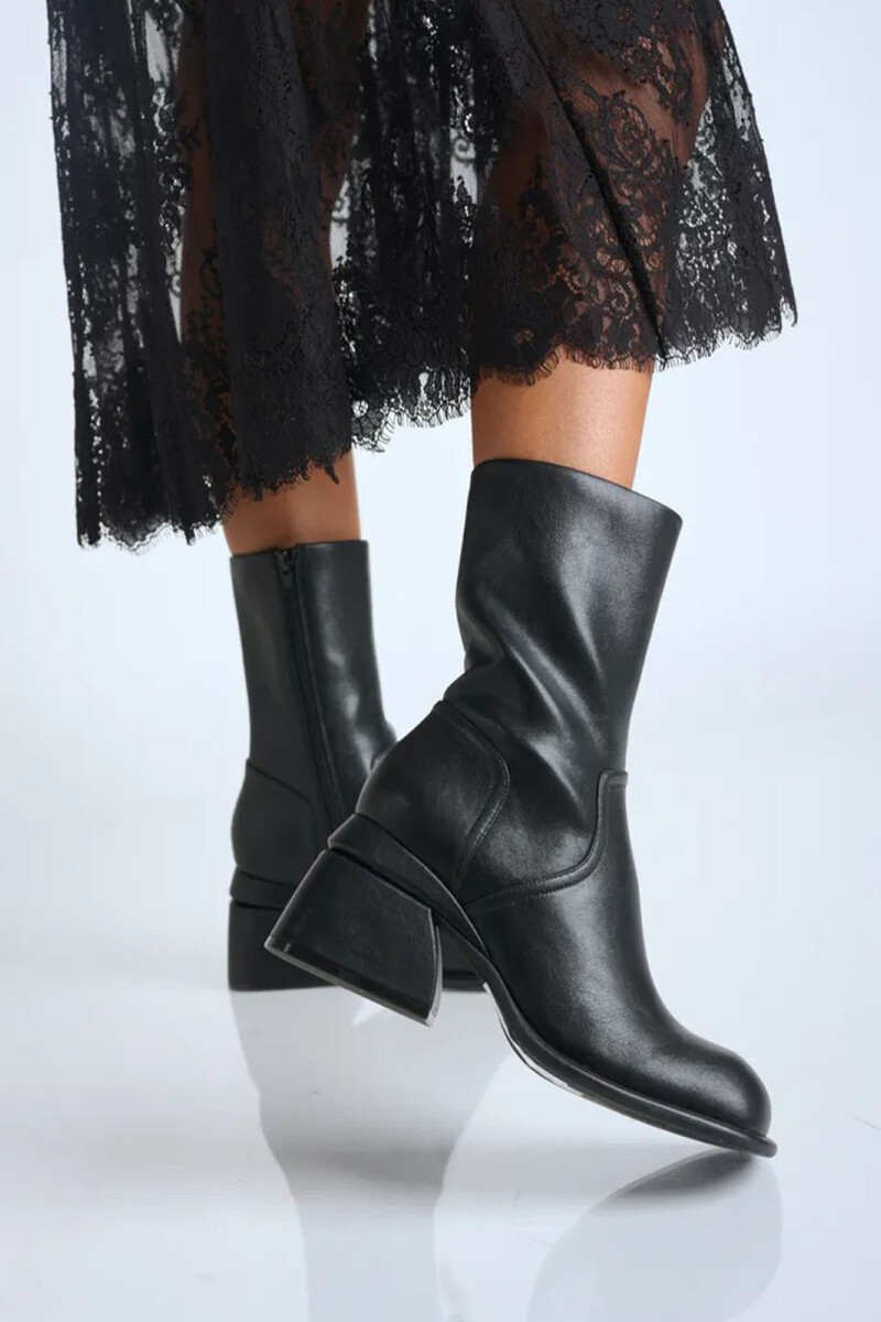 BOTA CLASSIFIED Negro