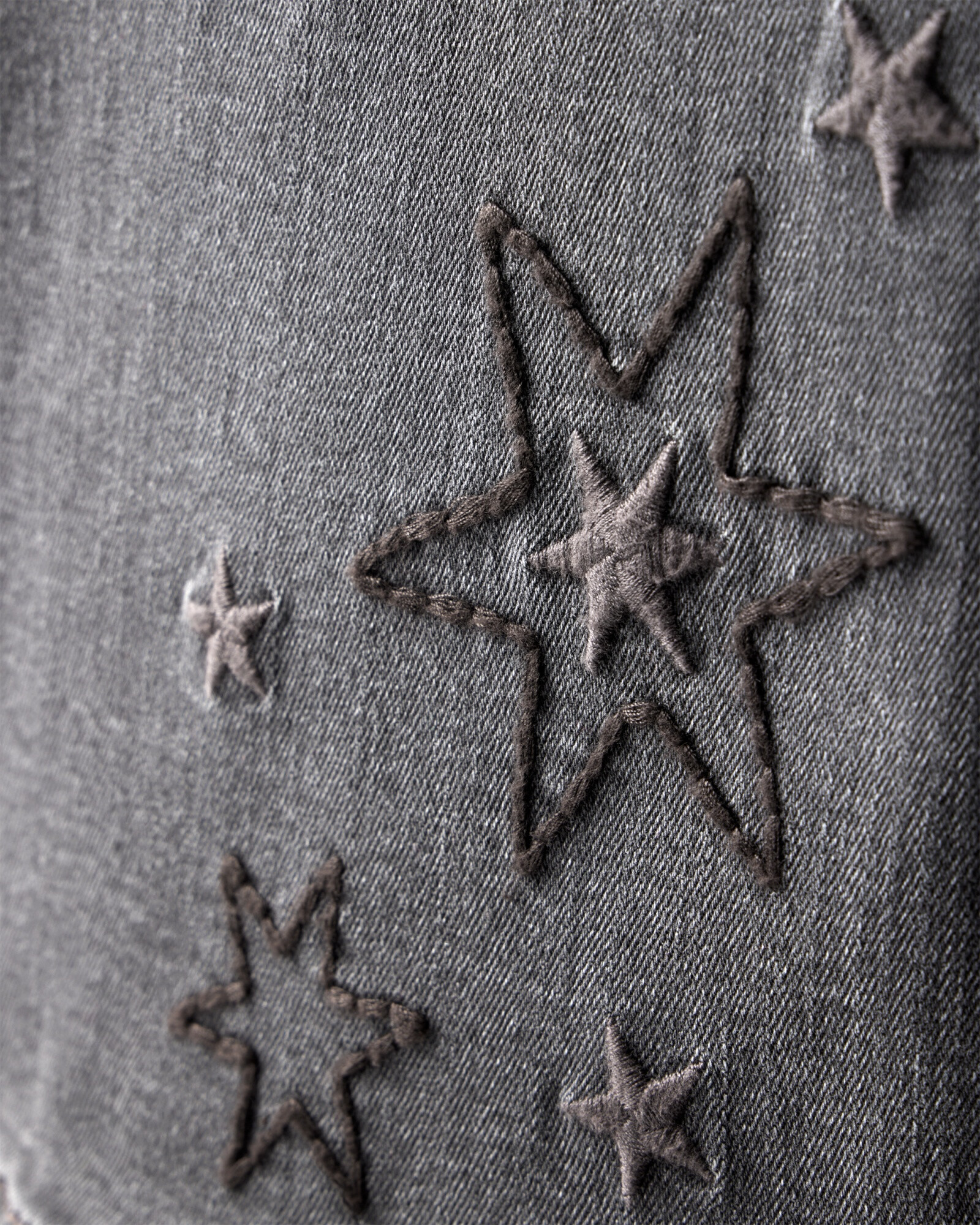 Pantalón jean semi oxford y bordado de estrellas Sin color