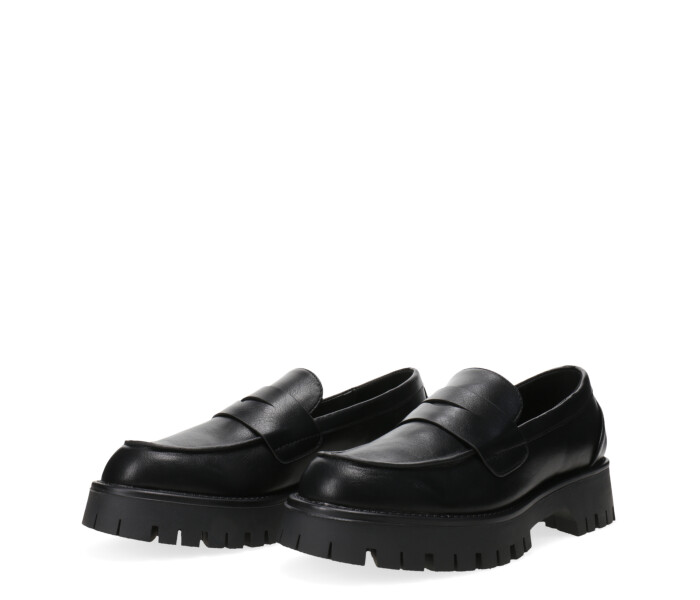Zapato mocasin KANU con tachas Black